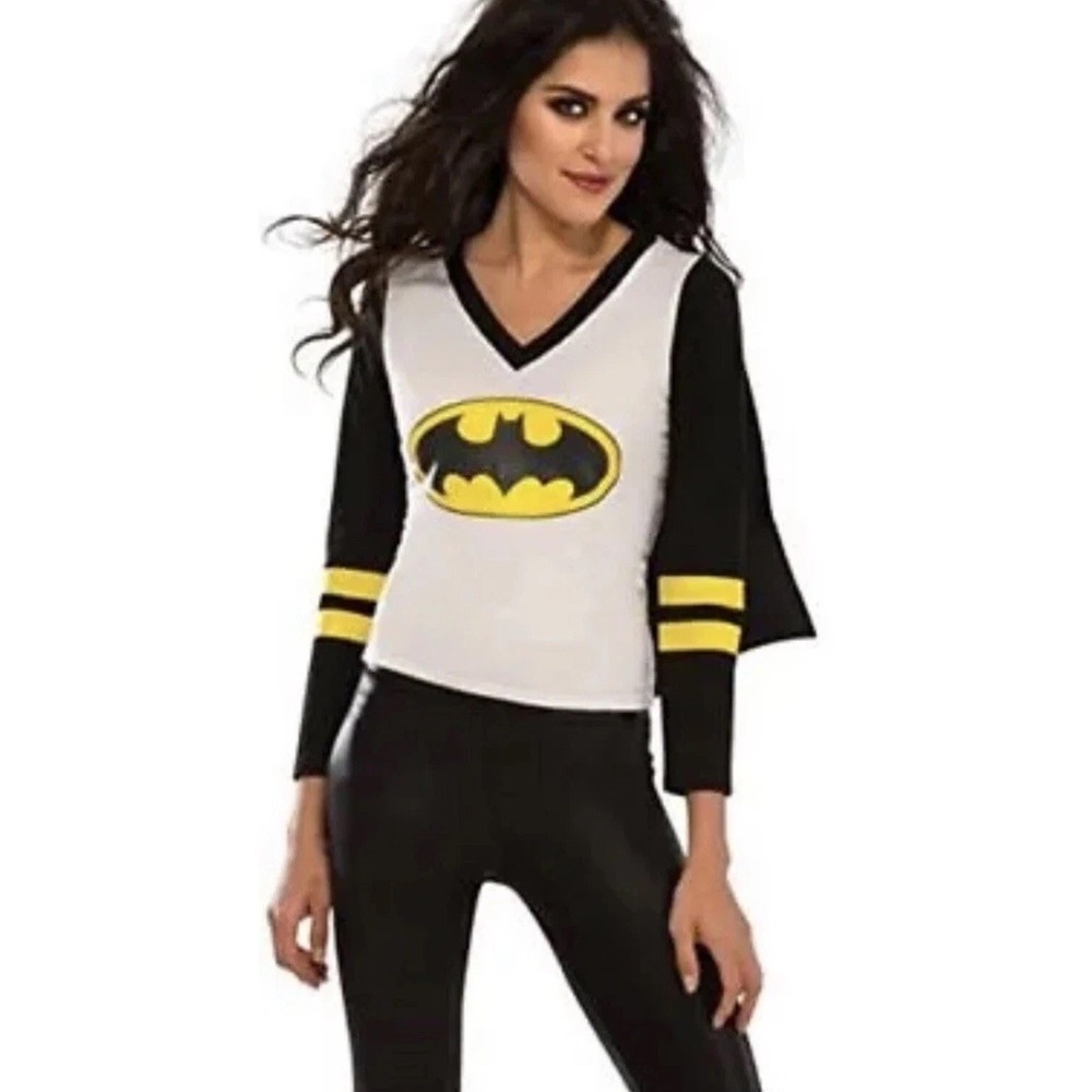 DC Comics Women's Small (6-10) Adult Halloween Costume Batgirl T-shirt With Cape